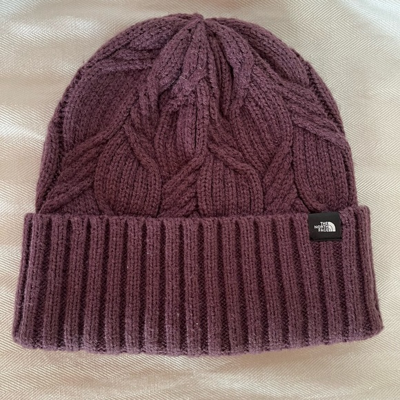The North Face cable knit‎ beanie purple.  Like new!! - Picture 1 of 2